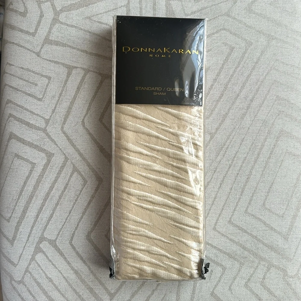 Donna Karan Home Gold Dust Standard/Queen Sham